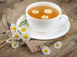 25 Relaxing Health Benefits of Herbal Chamomile Tea