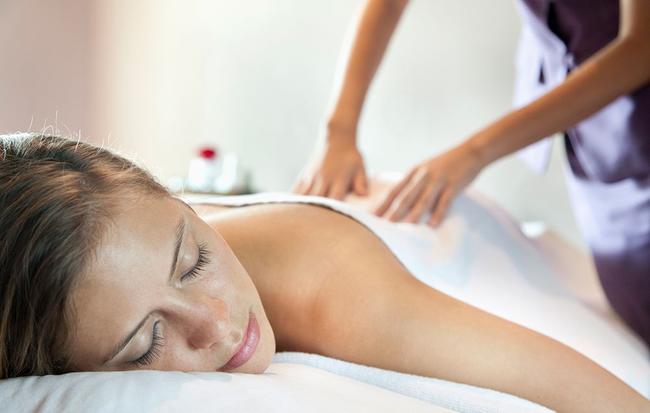 I Got A Menstrual Massage To Ease PMS Symptoms—Here's What Happened