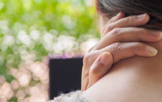 Can Whiplash Result in a Spinal Cord Injury? Symptoms + Treatment Options