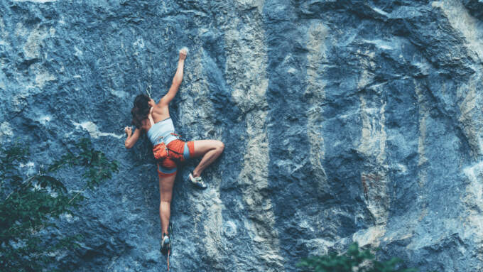 rock climbing can cause mid back pain