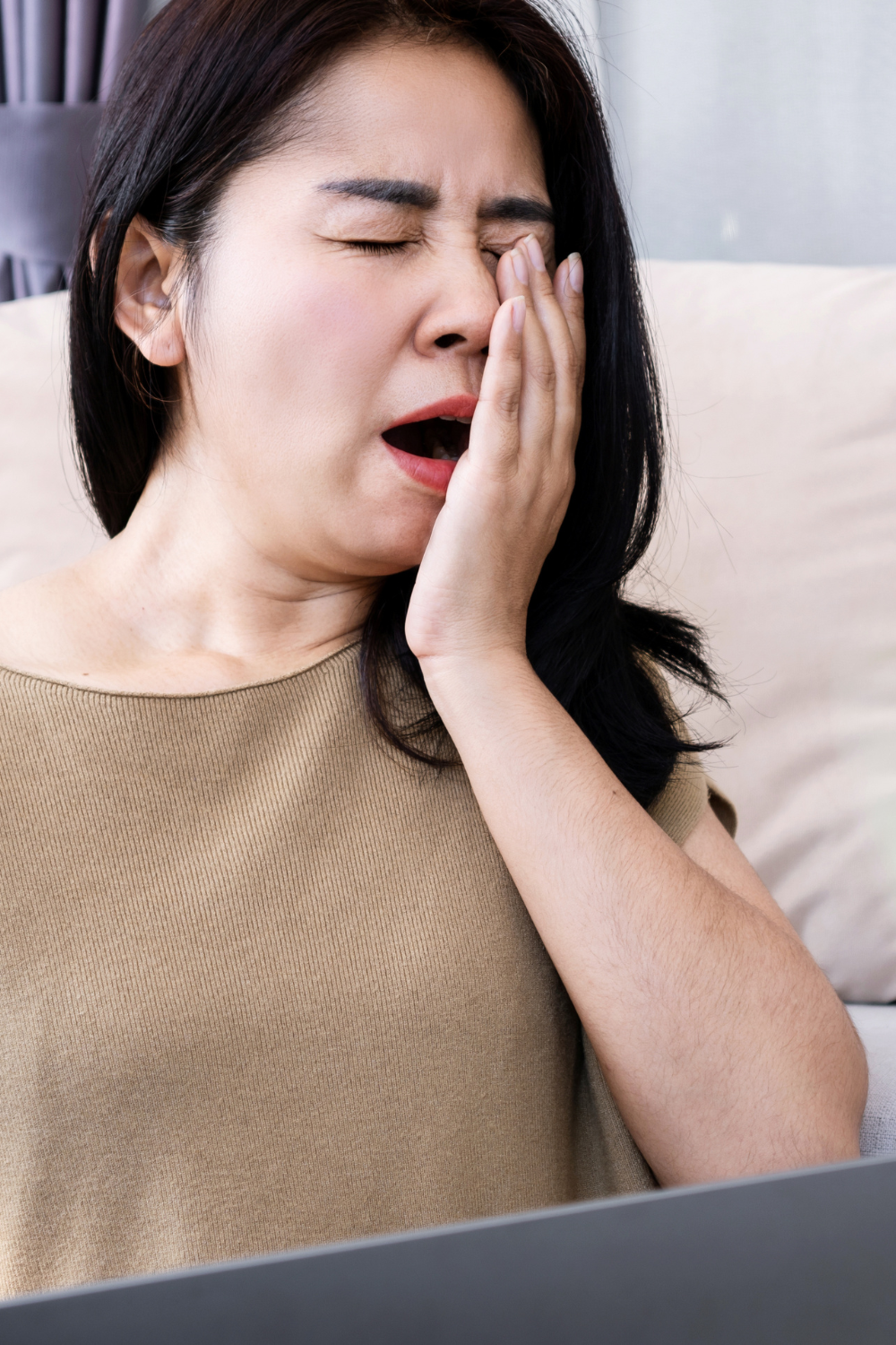 does massage help chronic fatigue syndrome woman yawning with chronic fatigue syndrome