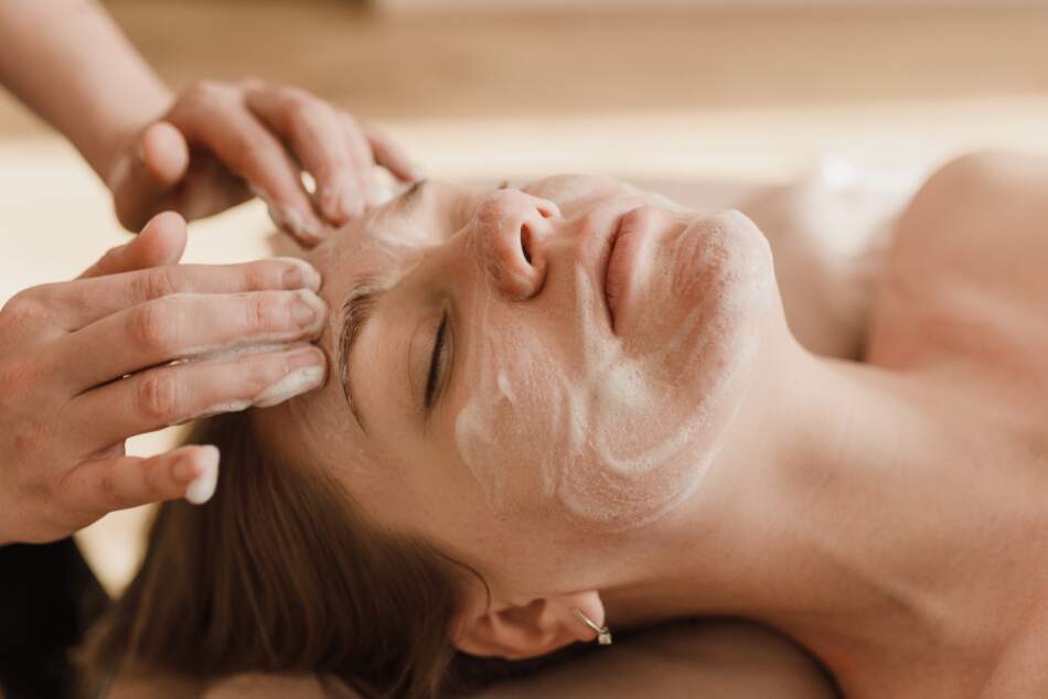 face wash facelift massage